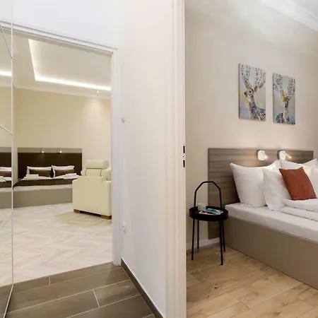 Cozy Dream In The Absolute Center *