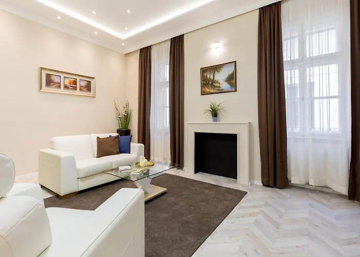 Cozy Dream In The Absolute Center *